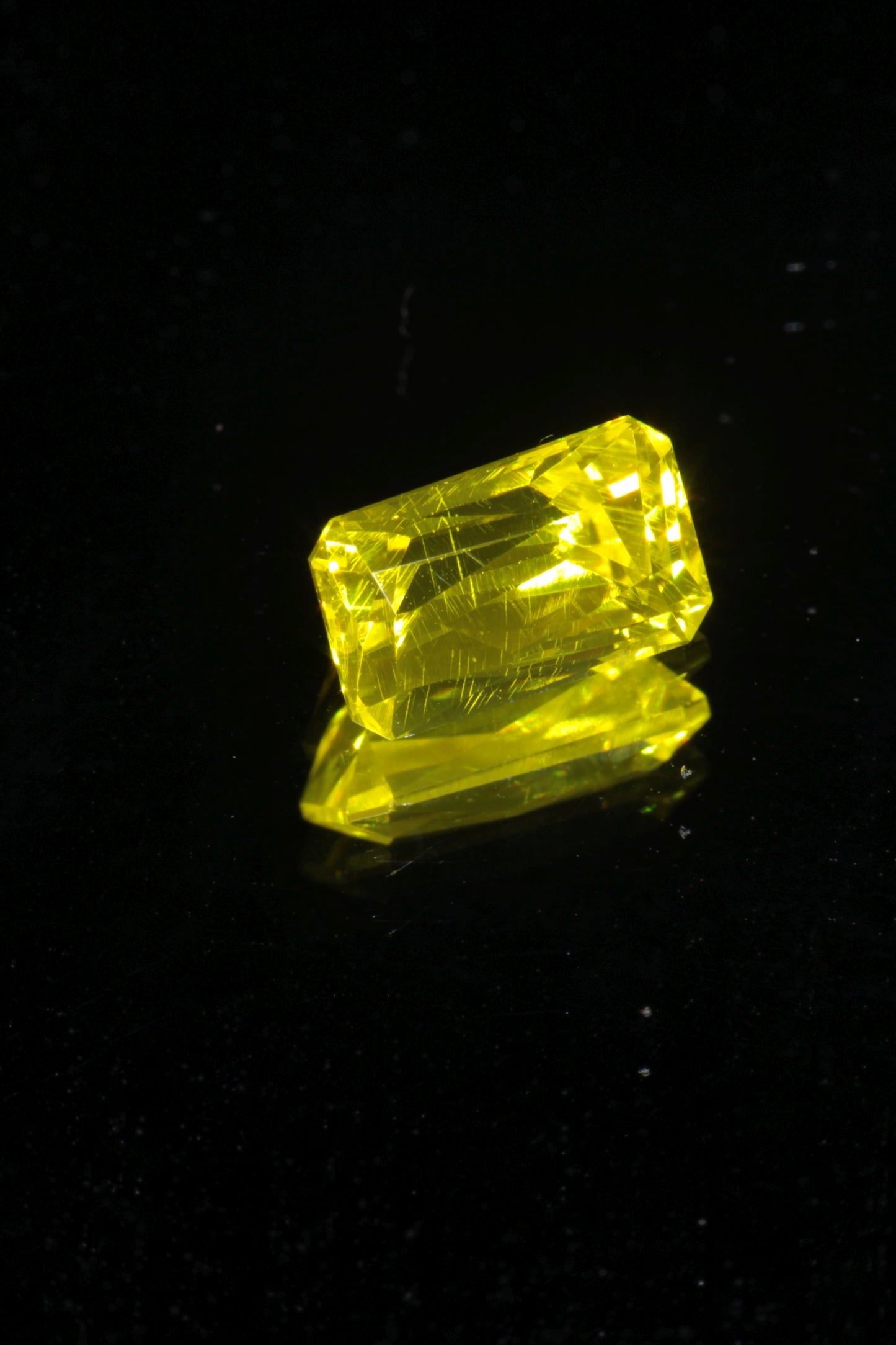 Glow in the Dark GAGG Lumogarnet High Glow Loose Faceted Stones