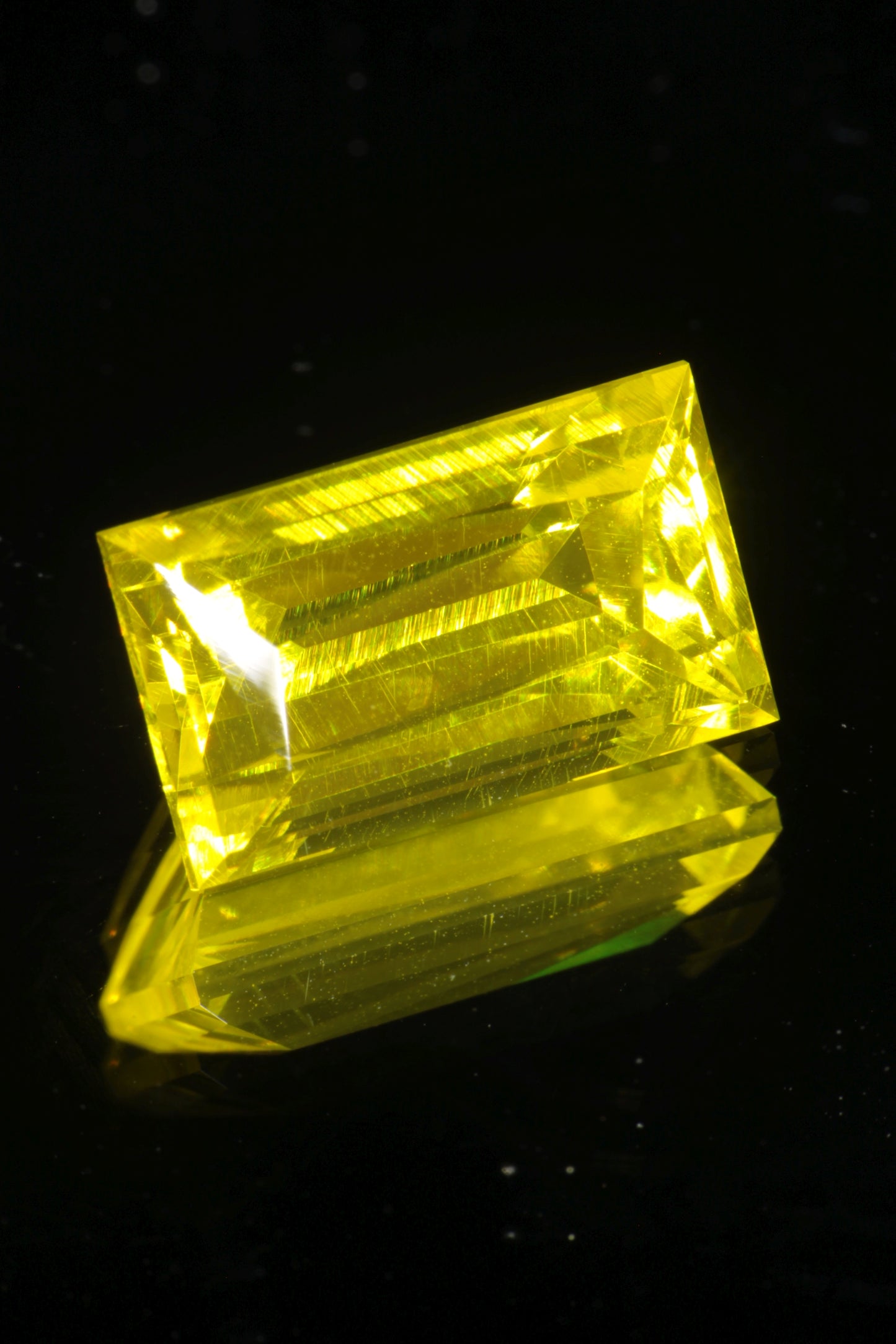 Glow in the Dark GAGG Lumogarnet High Glow Loose Faceted Stones