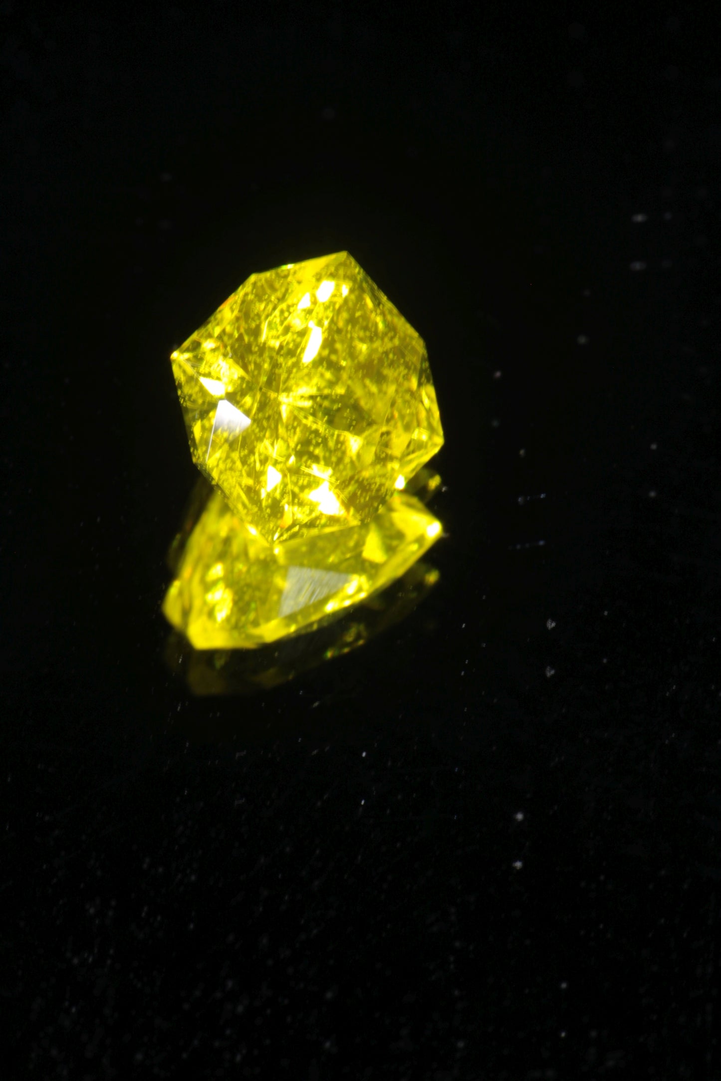 Glow in the Dark GAGG Lumogarnet High Glow Loose Faceted Stones