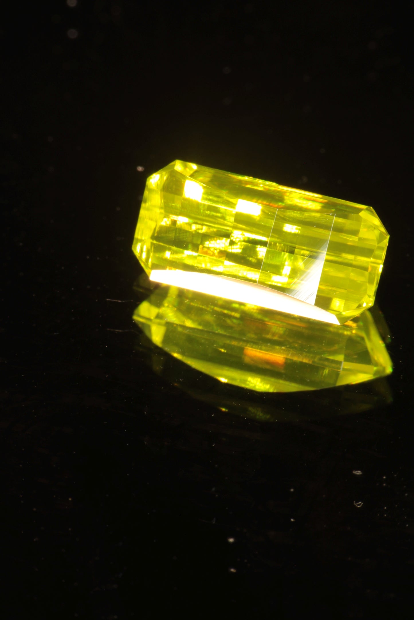 Glow in the Dark GAGG Lumogarnet High Glow Loose Faceted Stones