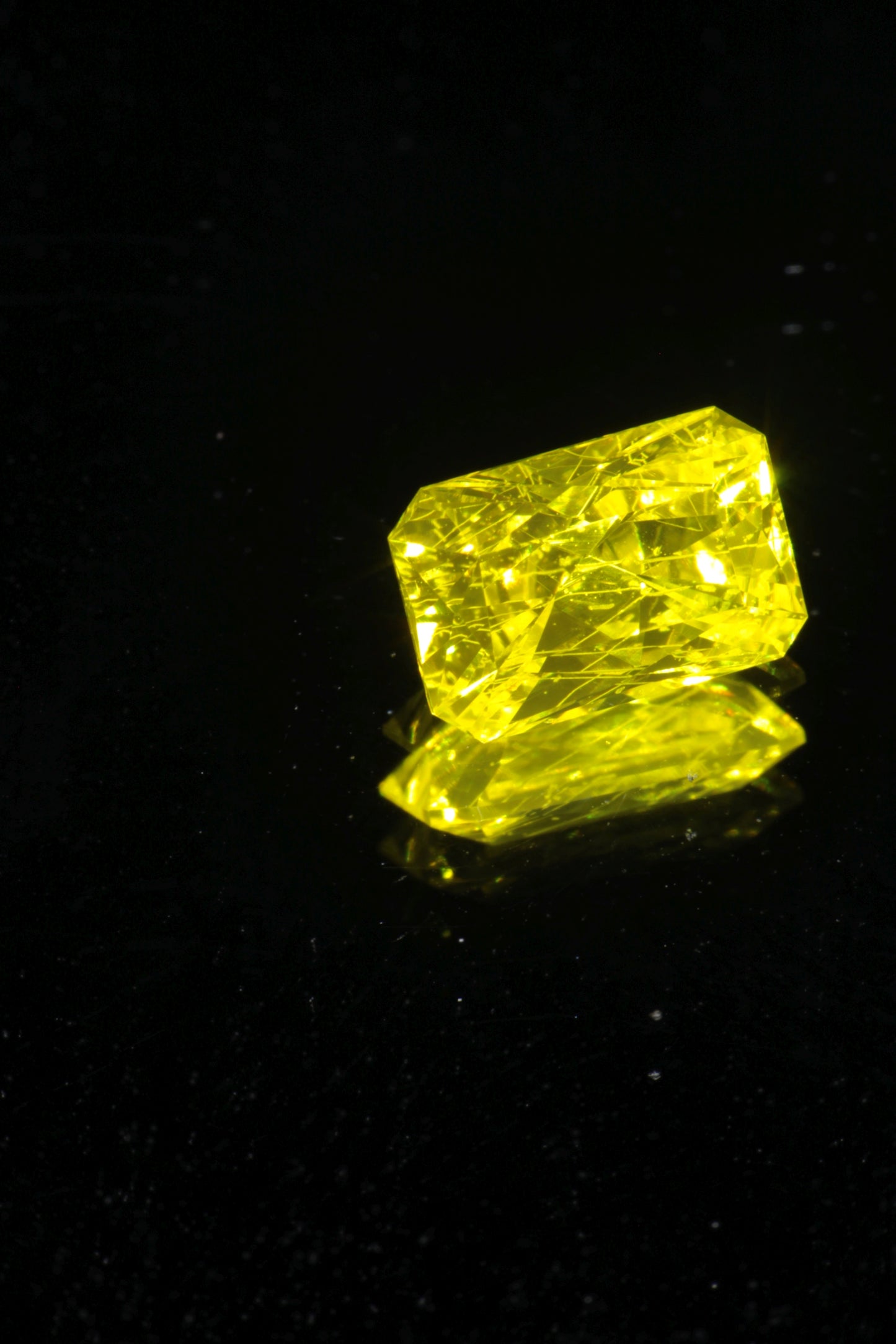 Glow in the Dark GAGG Lumogarnet High Glow Loose Faceted Stones