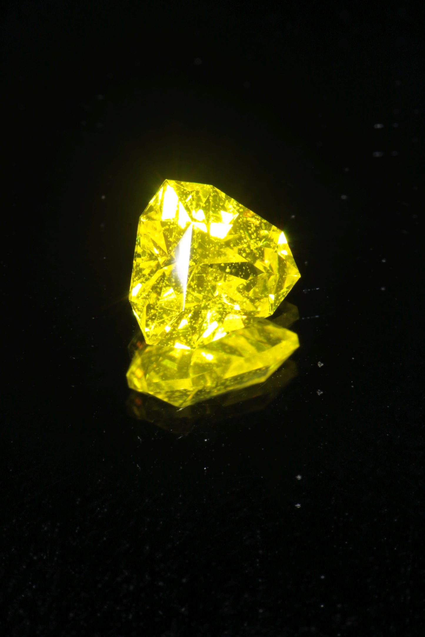 Glow in the Dark GAGG Lumogarnet High Glow Loose Faceted Stones