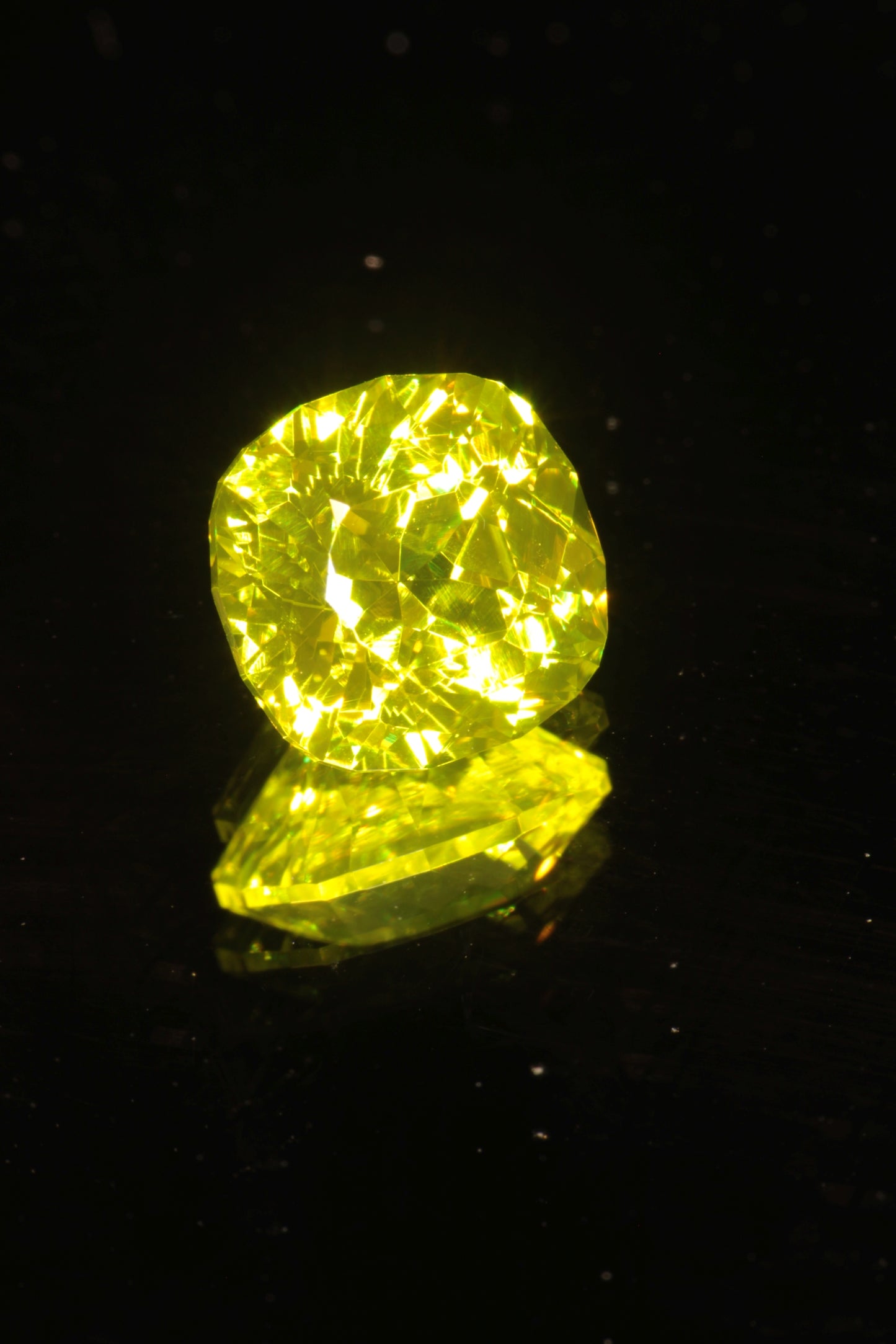 Glow in the Dark GAGG Lumogarnet High Glow Loose Faceted Stones