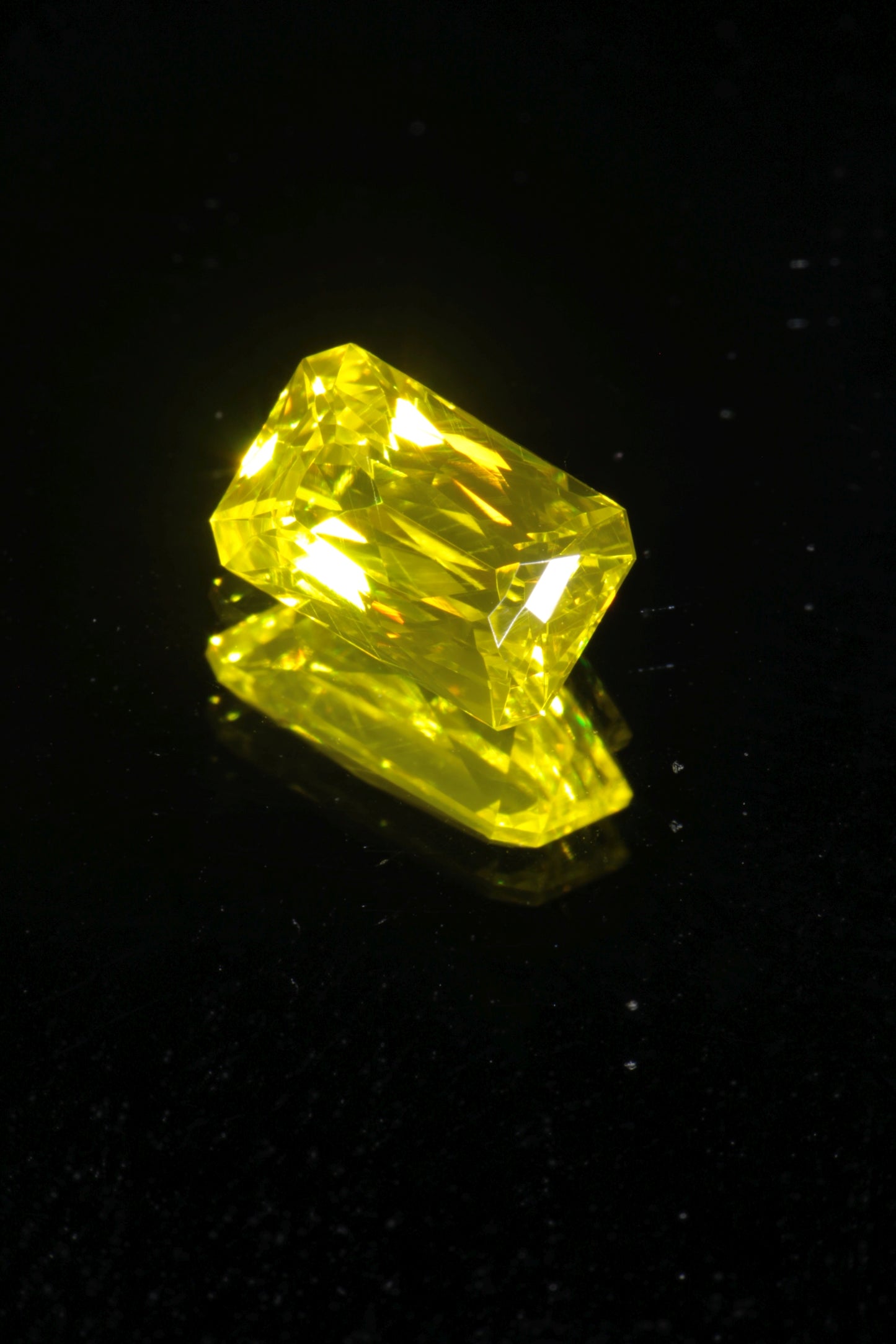 Glow in the Dark GAGG Lumogarnet High Glow Loose Faceted Stones