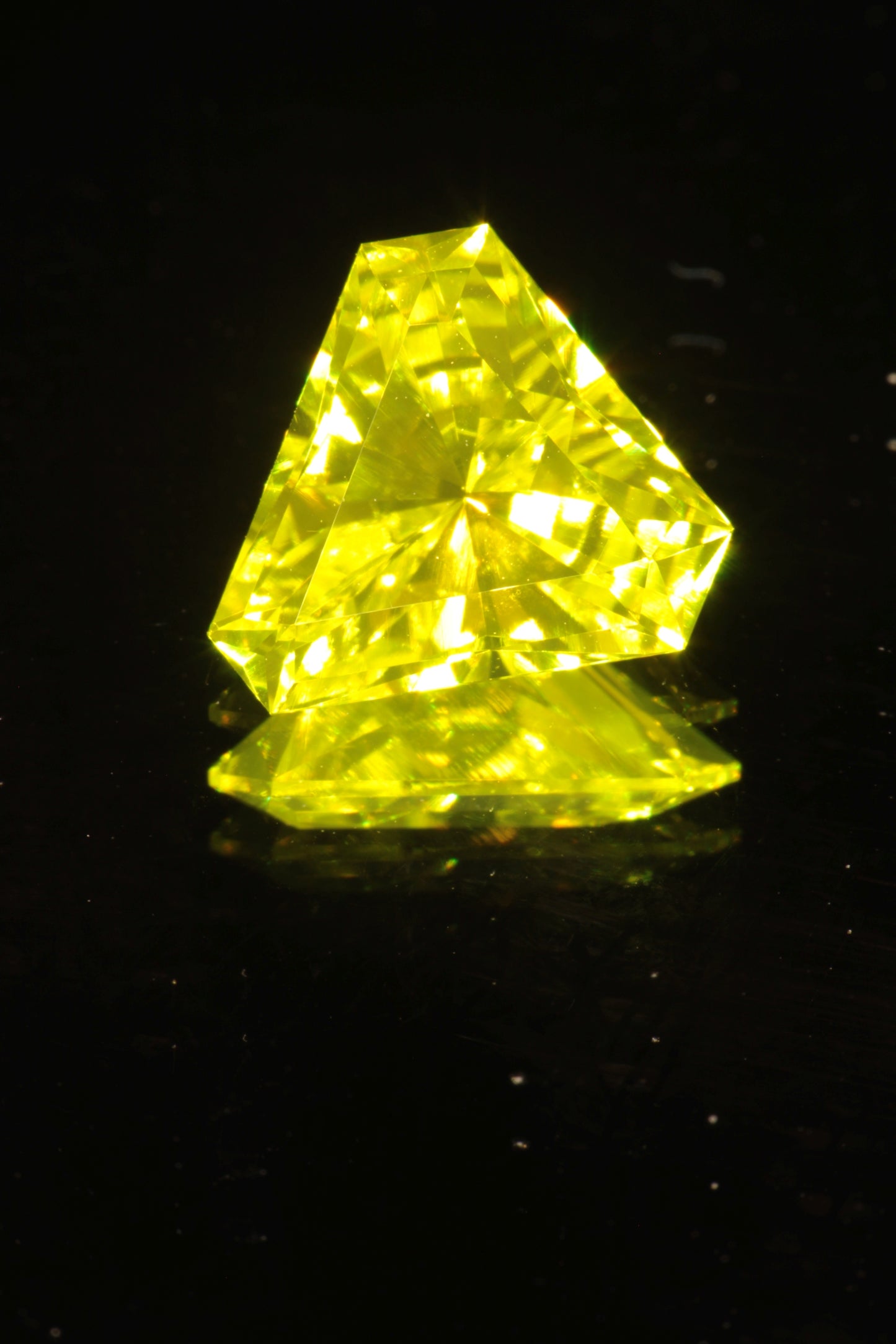 Glow in the Dark GAGG Lumogarnet High Glow Loose Faceted Stones