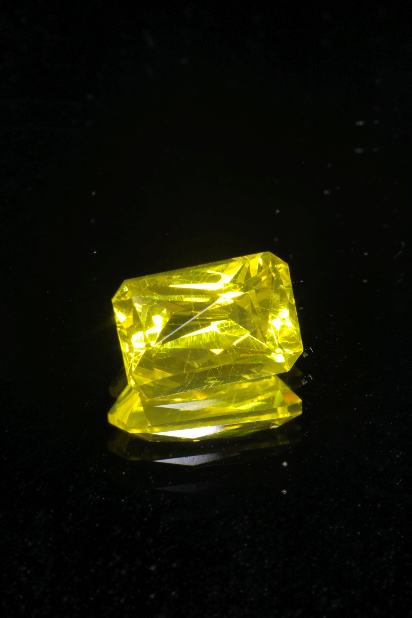 Glow in the Dark GAGG Lumogarnet High Glow Loose Faceted Stones