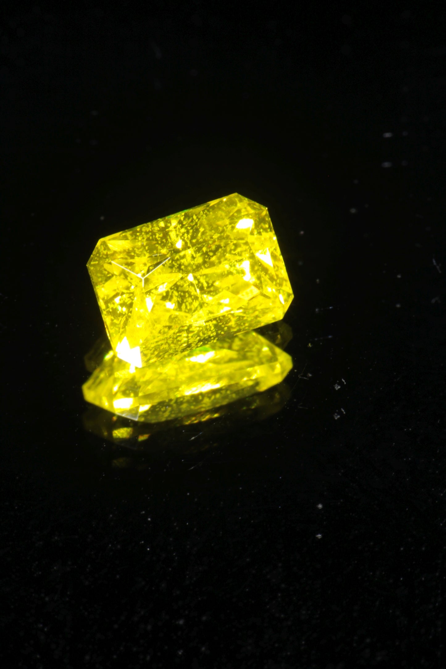 Glow in the Dark GAGG Lumogarnet High Glow Loose Faceted Stones