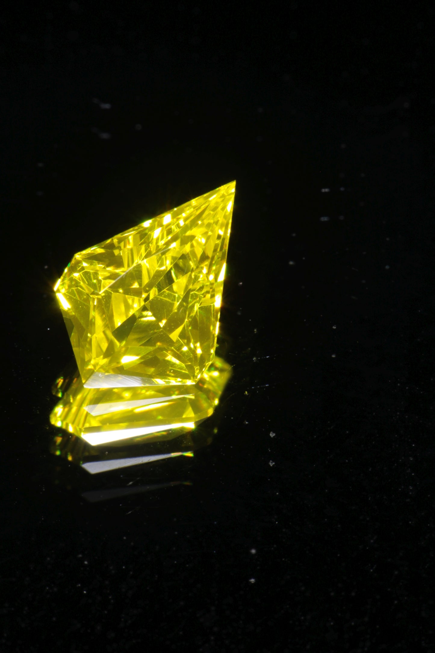 Glow in the Dark GAGG Lumogarnet High Glow Loose Faceted Stones