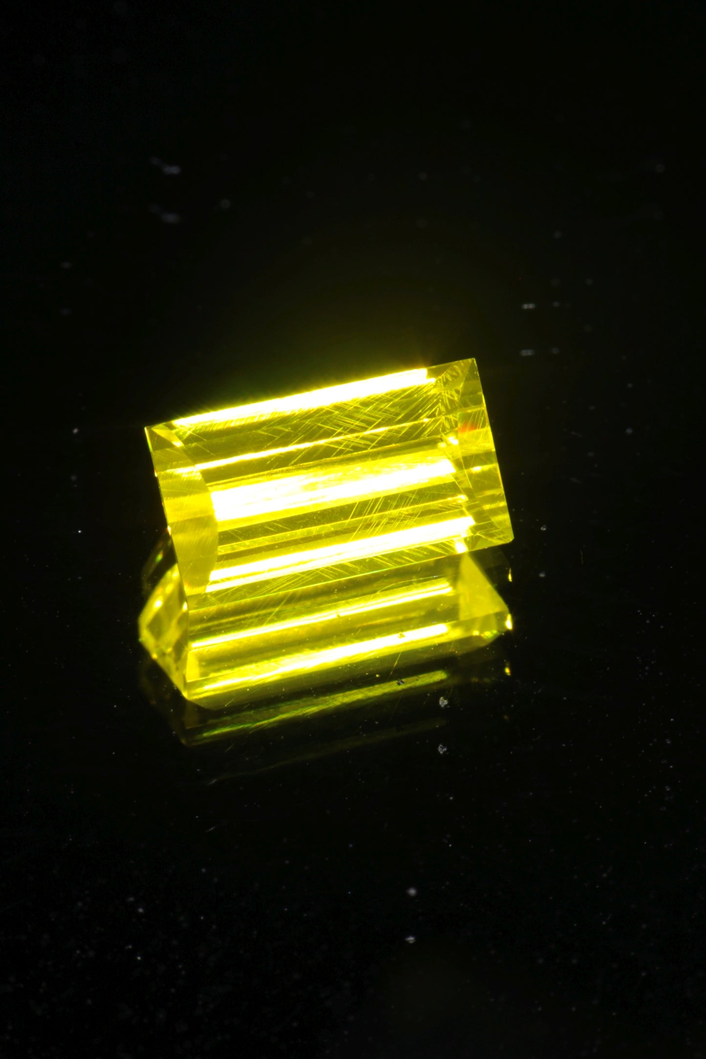 Glow in the Dark GAGG Lumogarnet High Glow Loose Faceted Stones