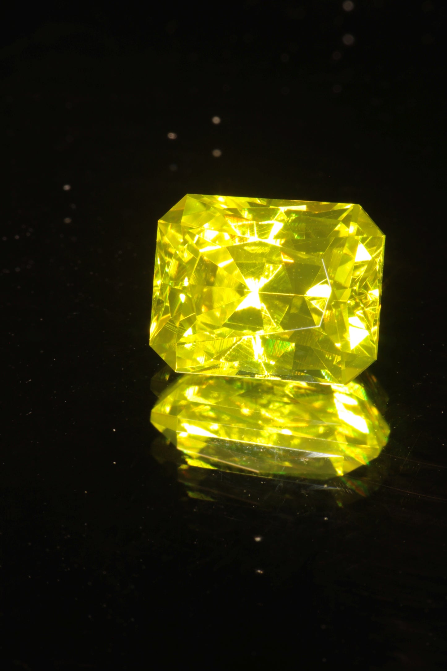 Glow in the Dark GAGG Lumogarnet High Glow Loose Faceted Stones