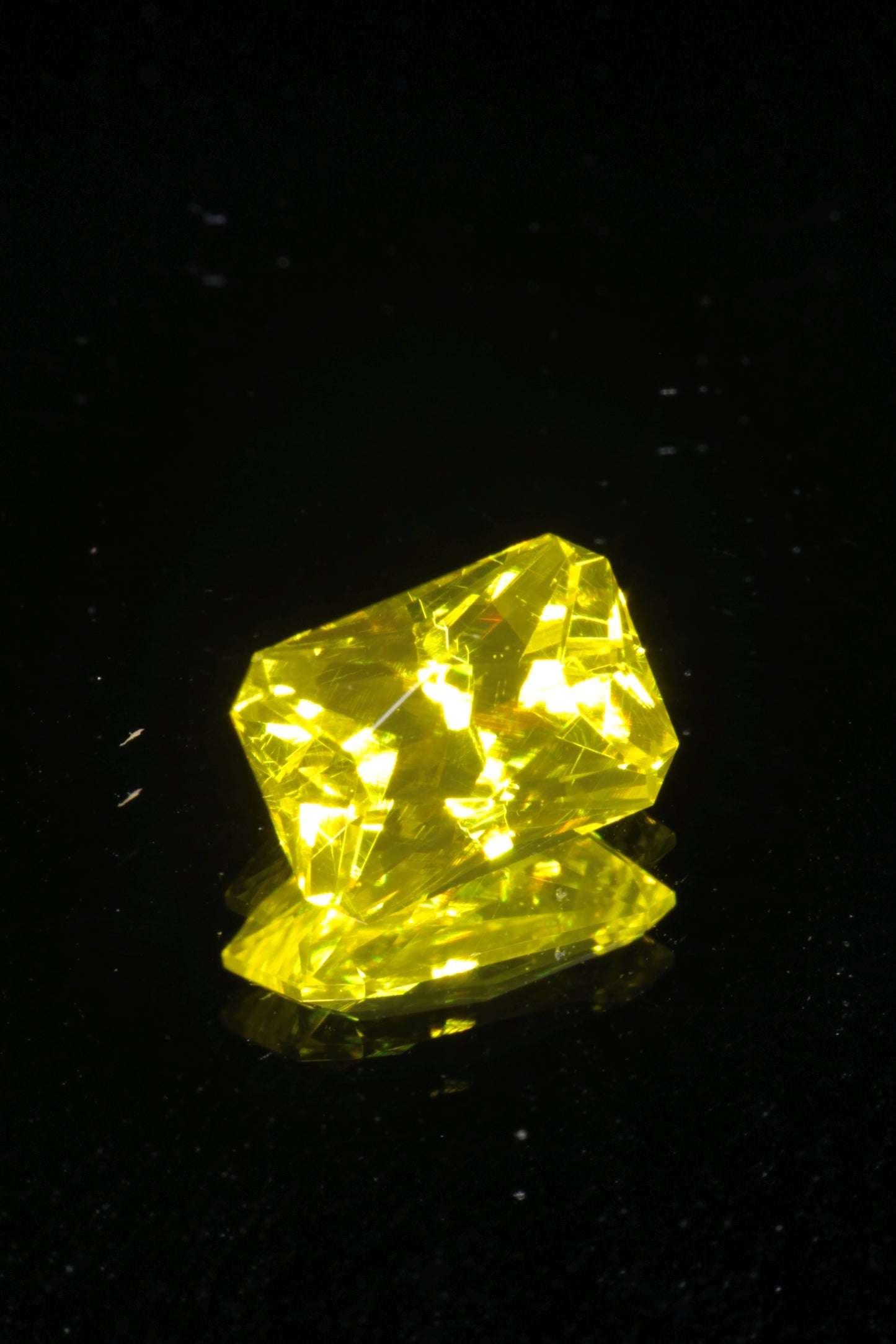 Glow in the Dark GAGG Lumogarnet High Glow Loose Faceted Stones