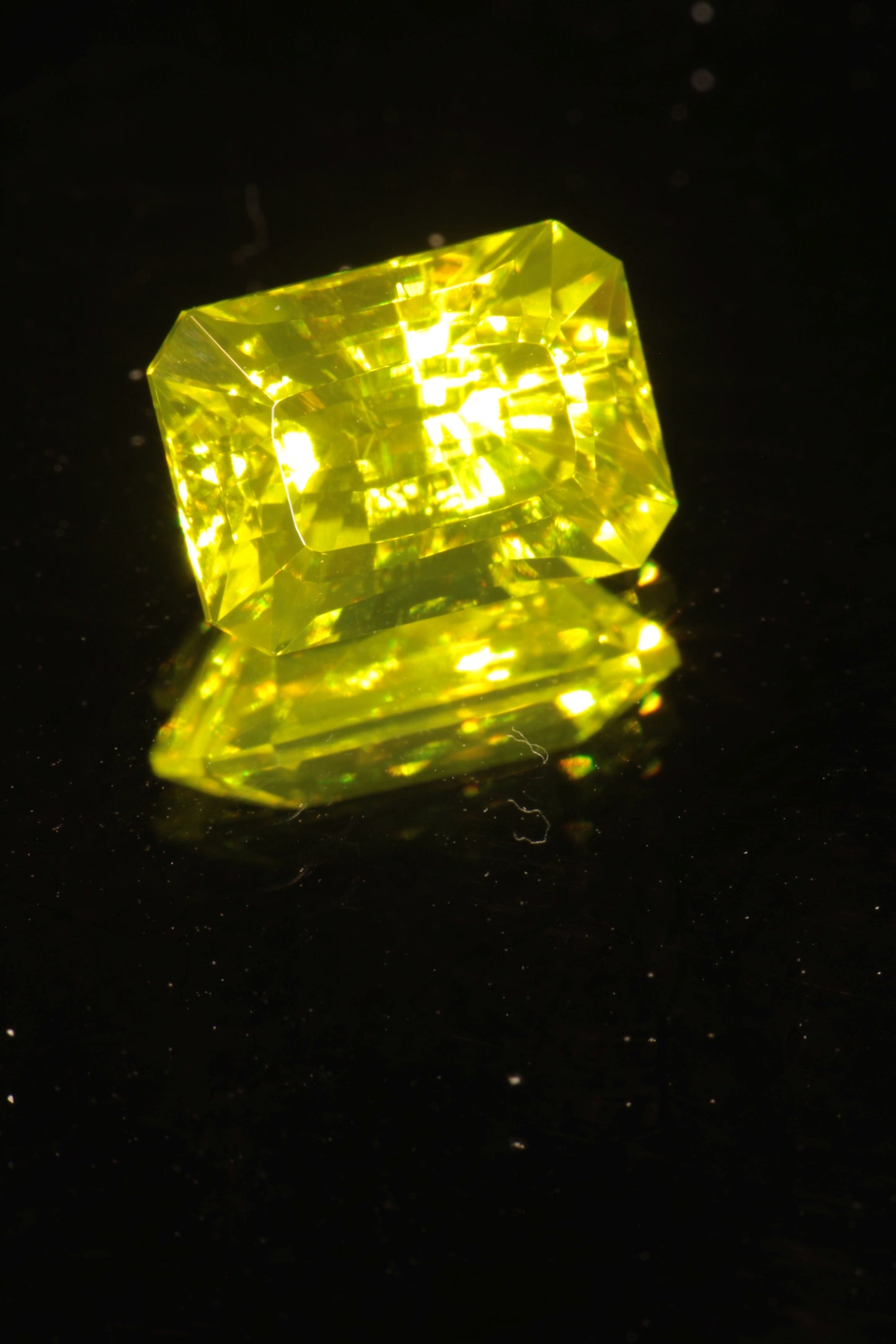 Glow in the Dark GAGG Lumogarnet High Glow Loose Faceted Stones