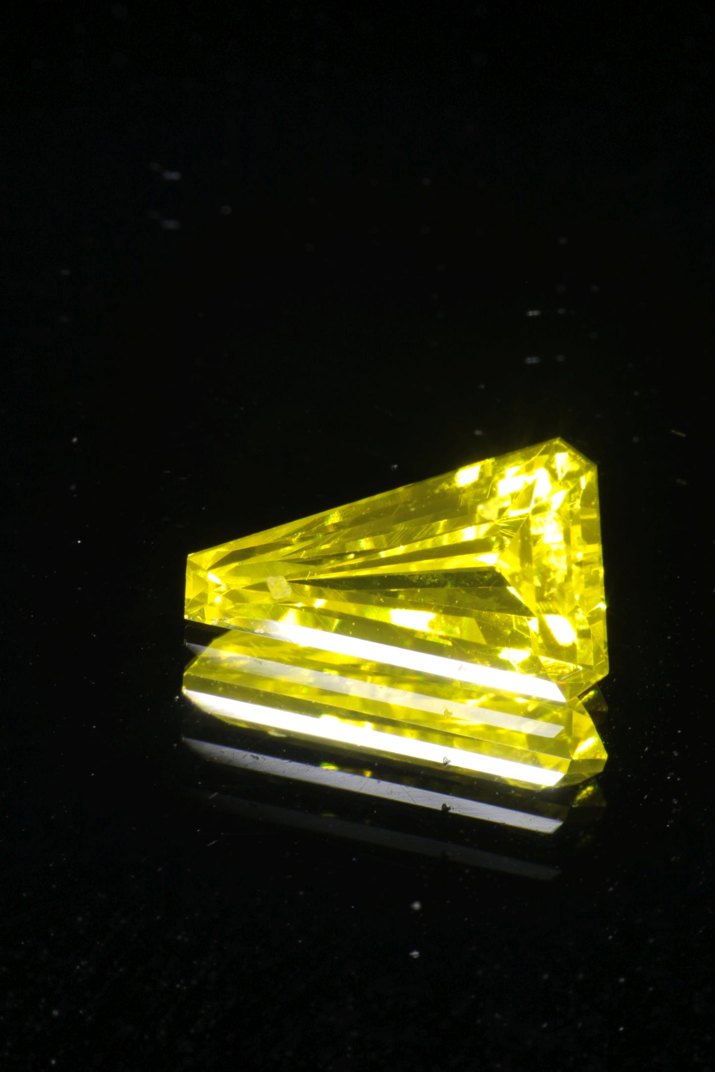 Glow in the Dark GAGG Lumogarnet High Glow Loose Faceted Stones