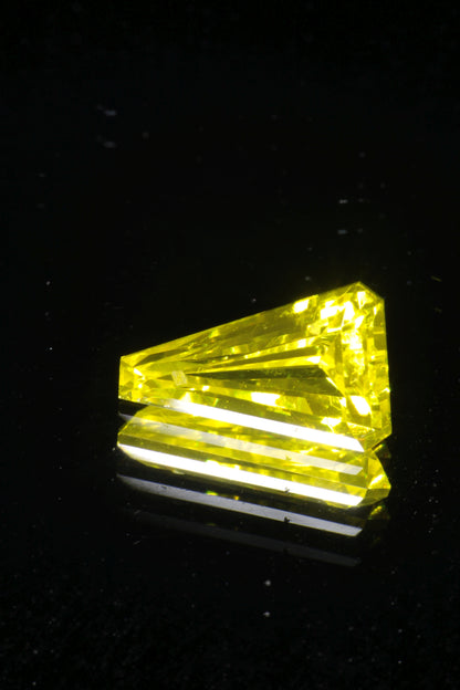 Glow in the Dark GAGG Lumogarnet High Glow Loose Faceted Stones