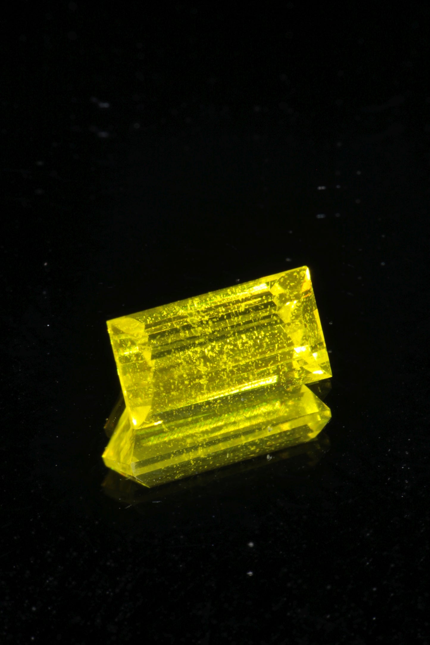 Glow in the Dark GAGG Lumogarnet High Glow Loose Faceted Stones