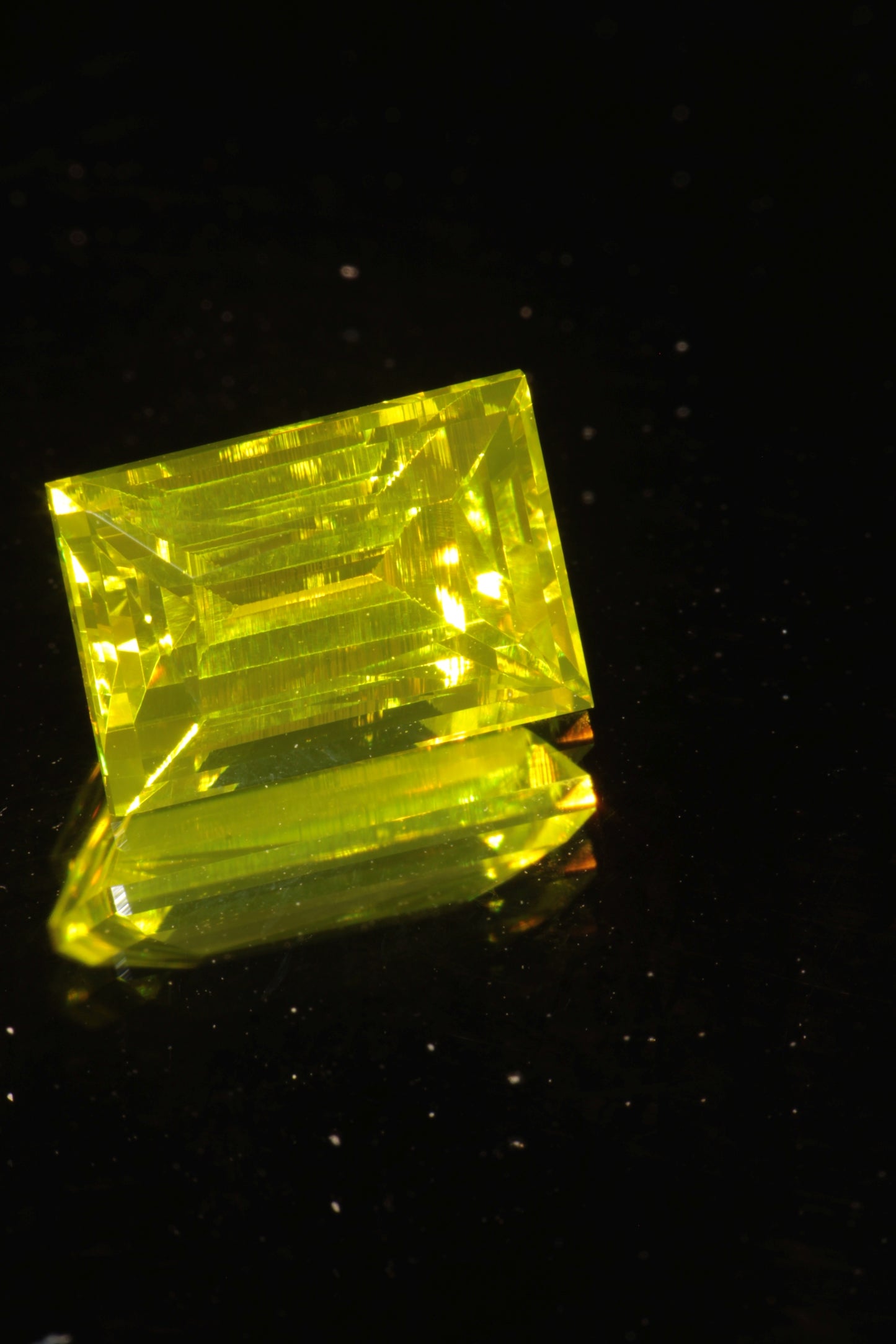 Glow in the Dark GAGG Lumogarnet High Glow Loose Faceted Stones