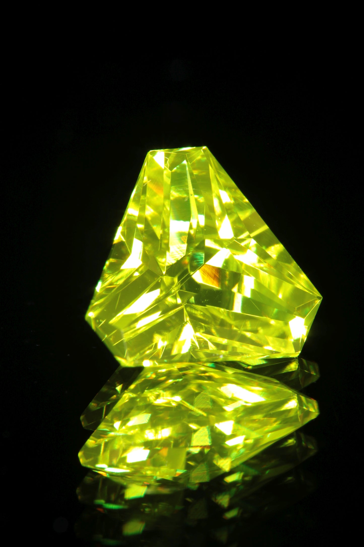 Glow in the Dark GAGG Lumogarnet High Glow Loose Faceted Stones