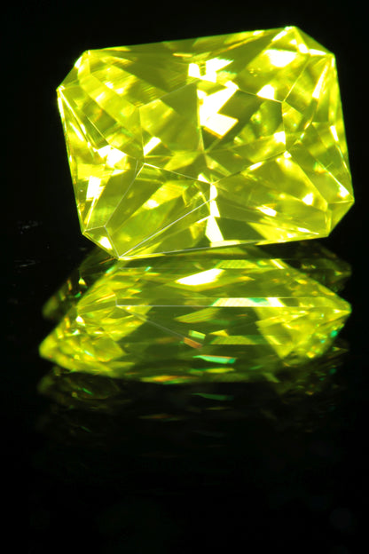 Glow in the Dark GAGG Lumogarnet High Glow Loose Faceted Stones