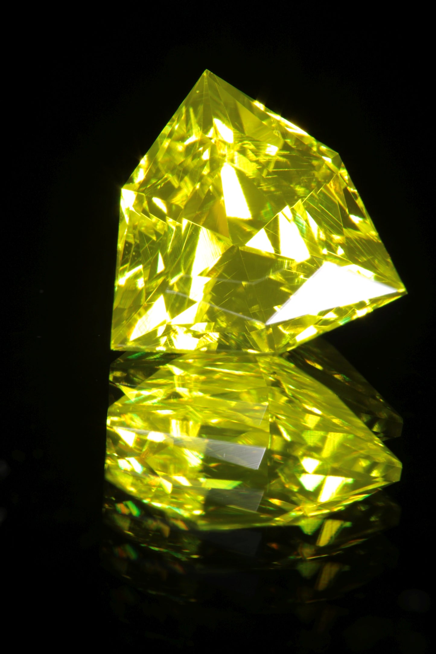 Glow in the Dark GAGG Lumogarnet High Glow Loose Faceted Stones