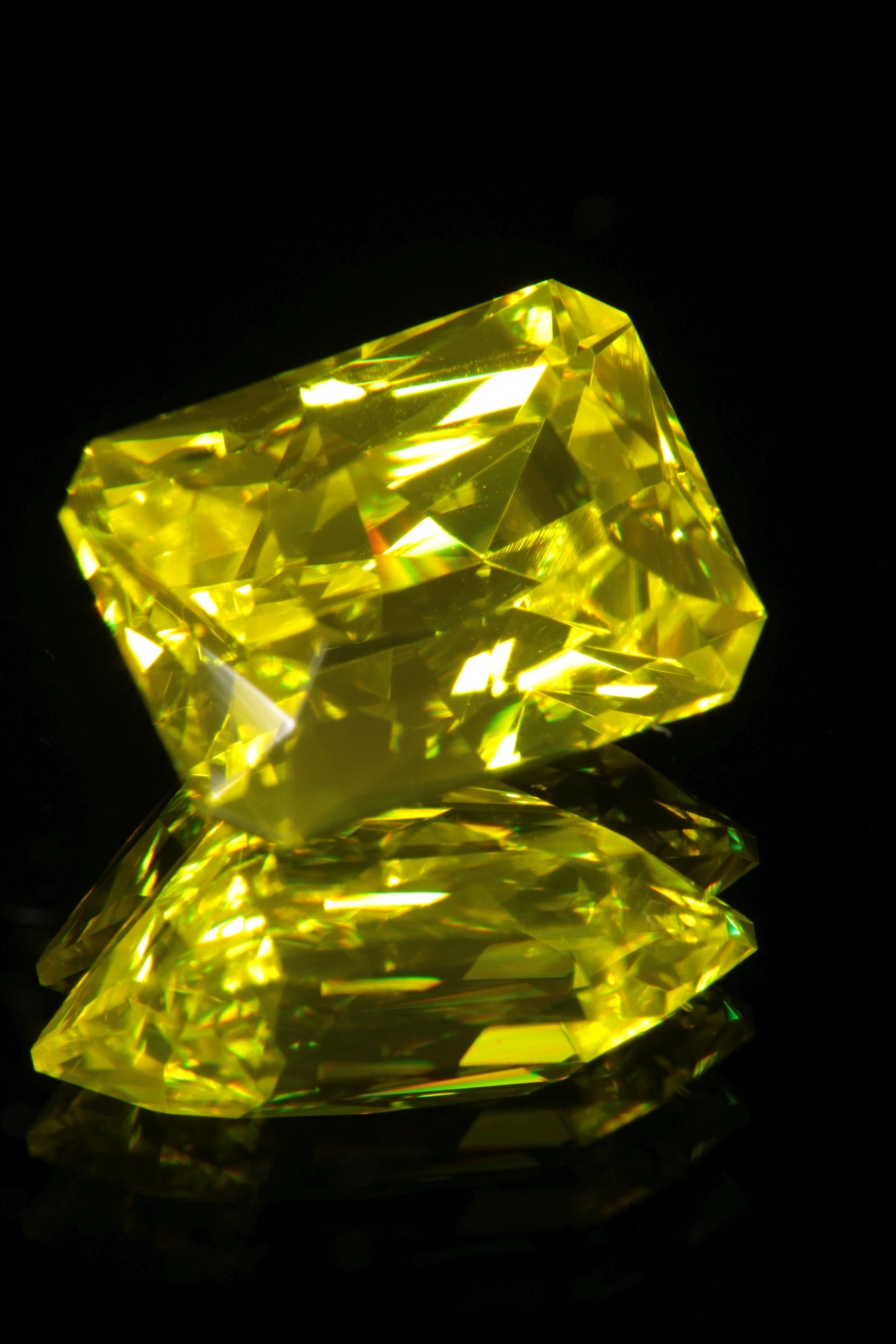 Glow in the Dark GAGG Lumogarnet High Glow Loose Faceted Stones